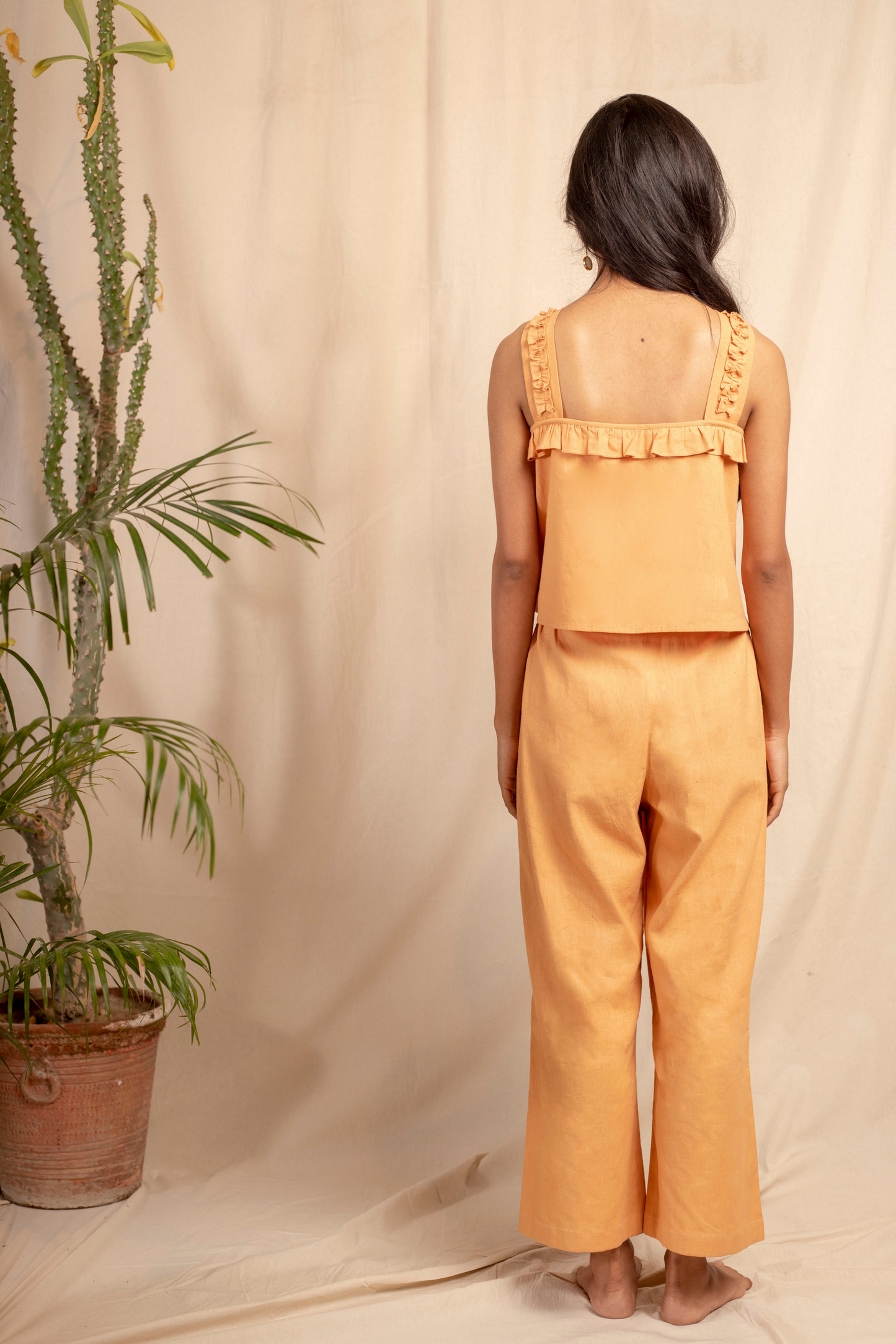 Sui | ARANCIA hand-embroidered, herbal-dyed hemp casual trousers from Granita Summer Collection 2019