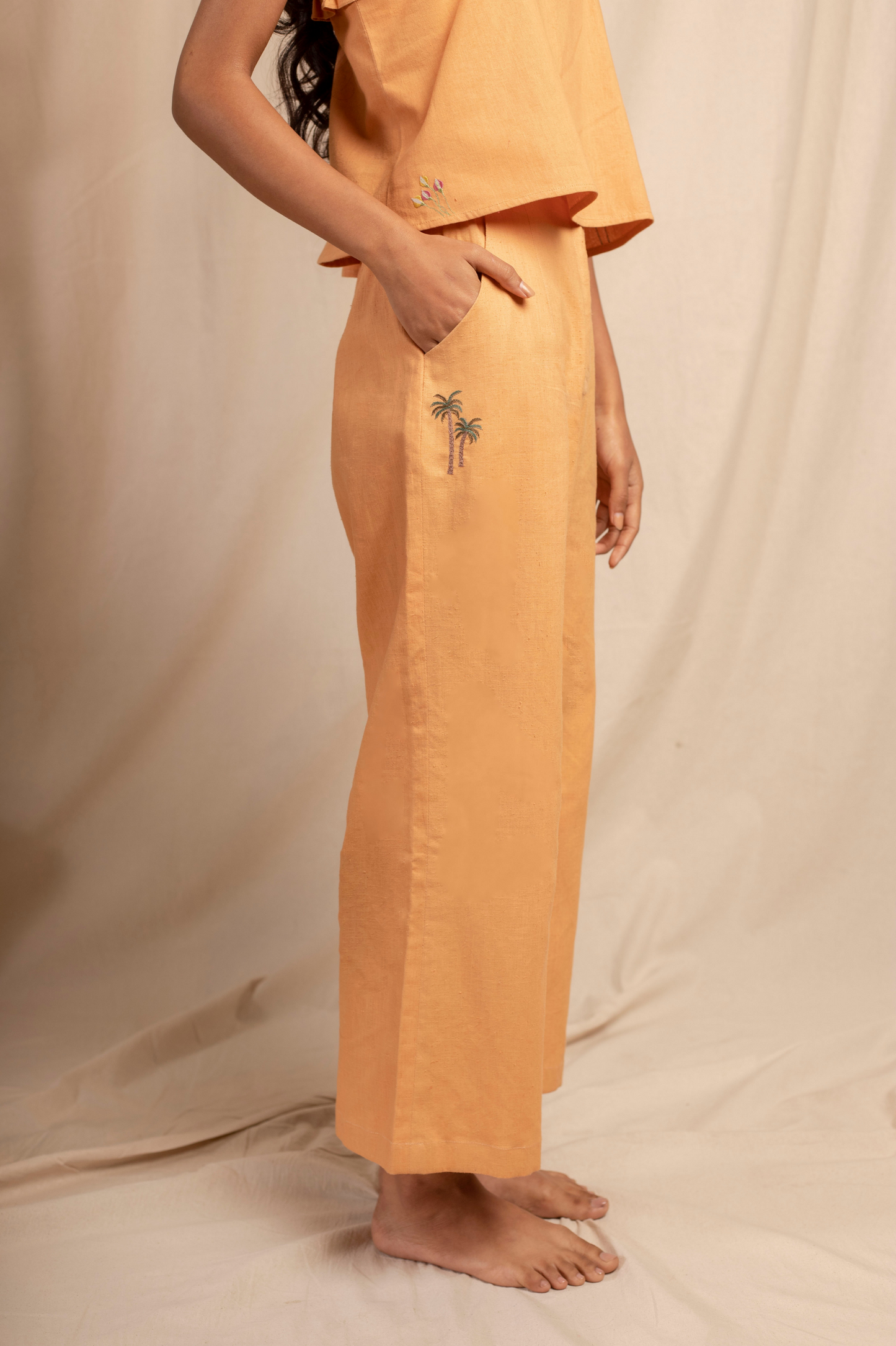 Sui | ARANCIA hand-embroidered, herbal-dyed hemp casual trousers from Granita Summer Collection 2019