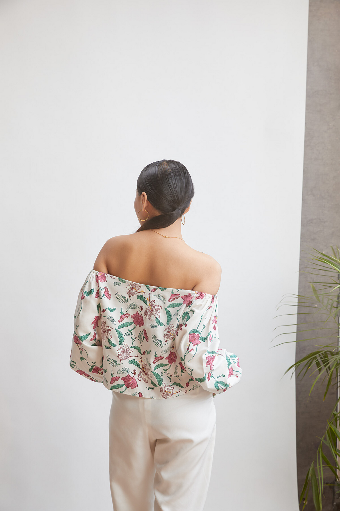 Hibiscusy off-the-shoulder tencel top