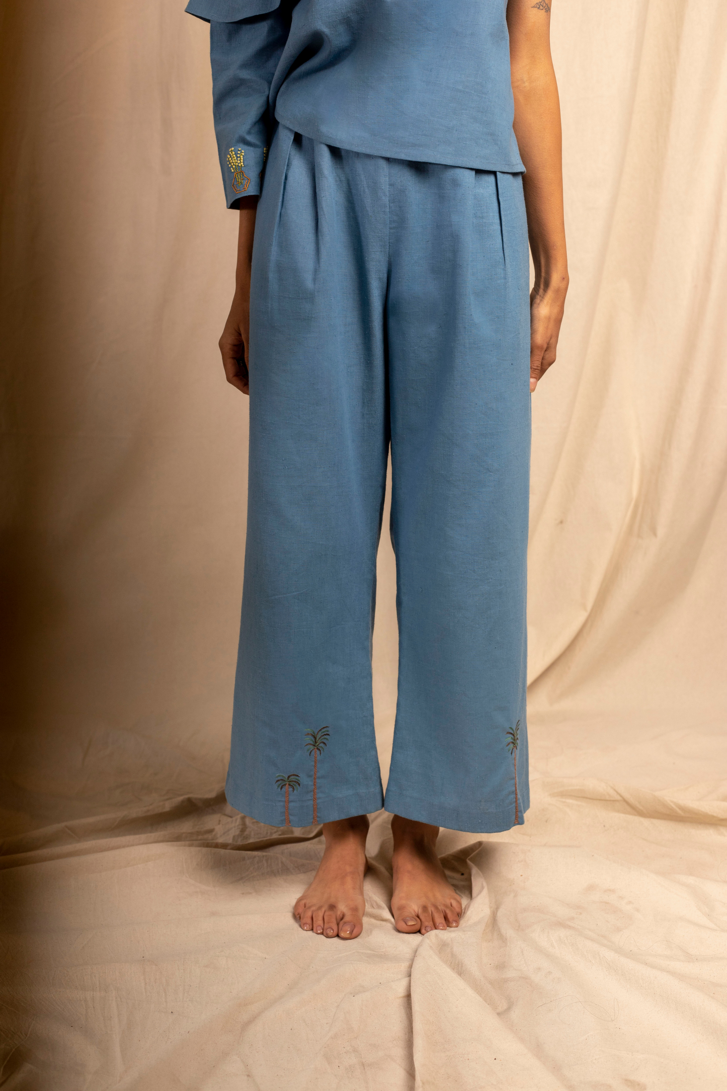 Sui | MARE BLU hand-embroidered, herbal-dyed hemp casual trousers from Granita Summer Collection 2019