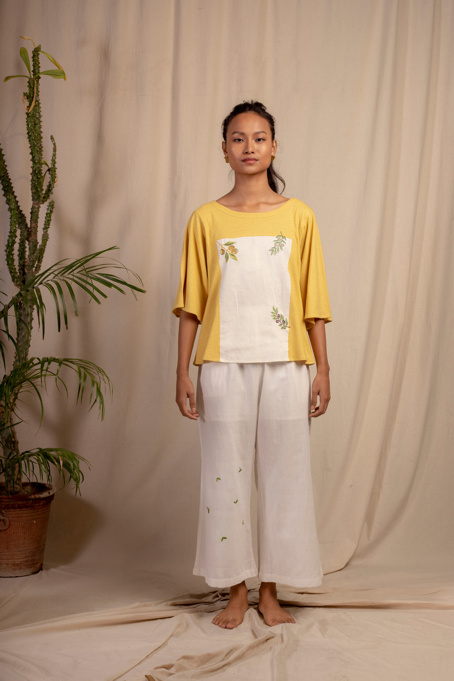 Sui | OLIVE ME embroidered handwoven organic cotton casual trousers from Granita Summer Collection 2019