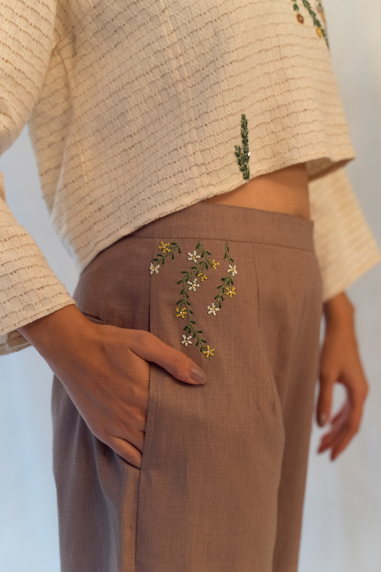 Sui | SANDY HEART hand-embroidered hemp trousers from Flow Winter Collection 2019