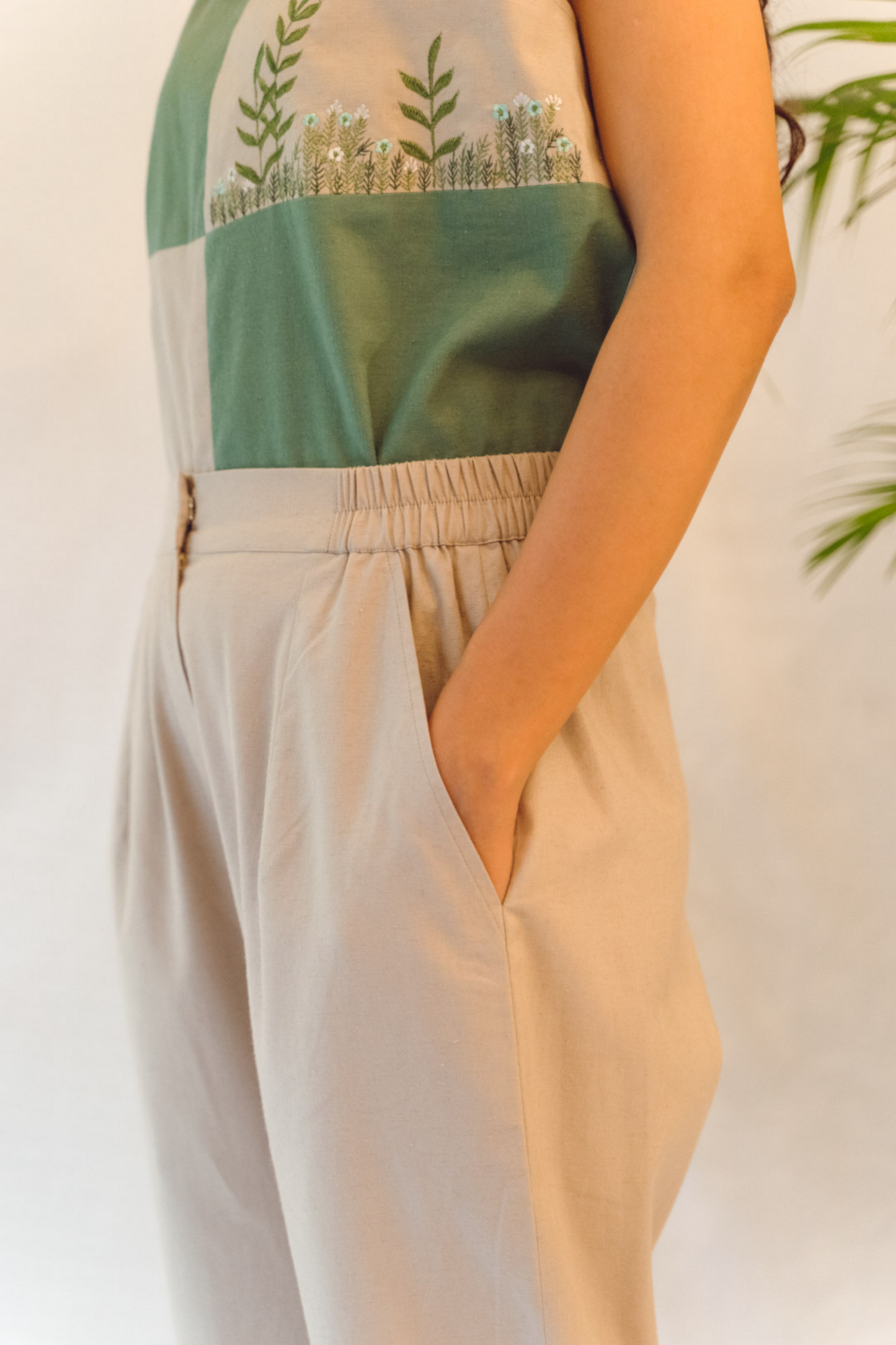 Sui | THE BAY VIBES hand-embroidered, herbal-dyed, casual hemp trousers from Flow Winter Collection 2019