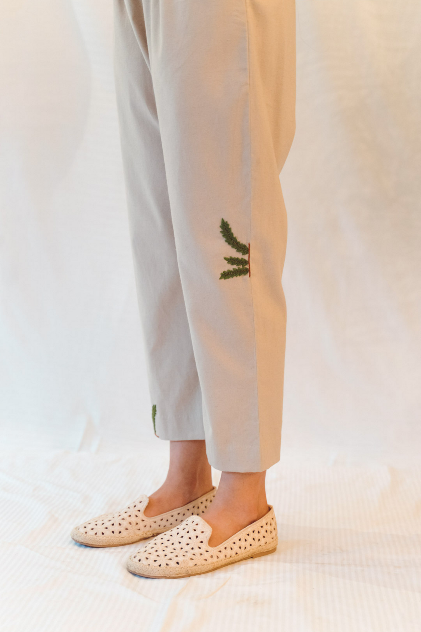 Sui | THE BAY VIBES hand-embroidered, herbal-dyed, casual hemp trousers from Flow Winter Collection 2019