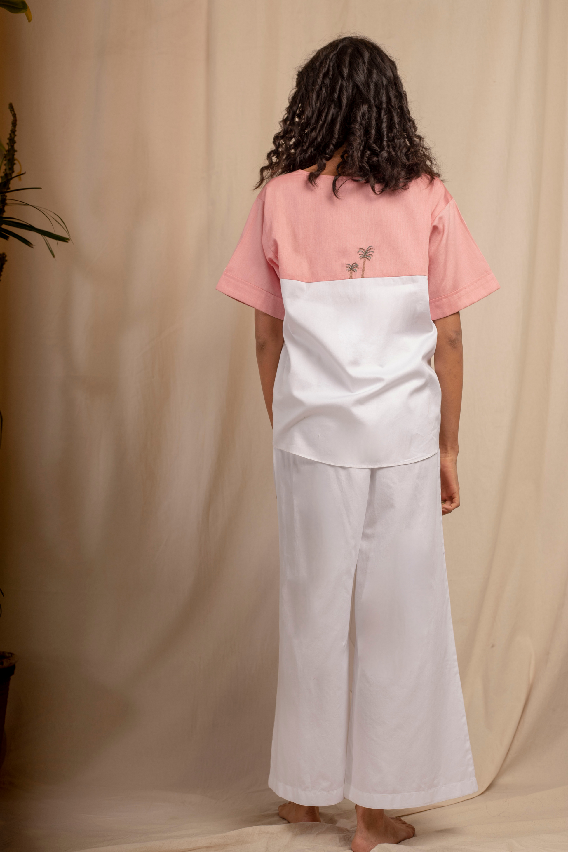 Sui | ESTATE hand-embroidered organic cotton casual trousers from Granita Summer Collection 2019