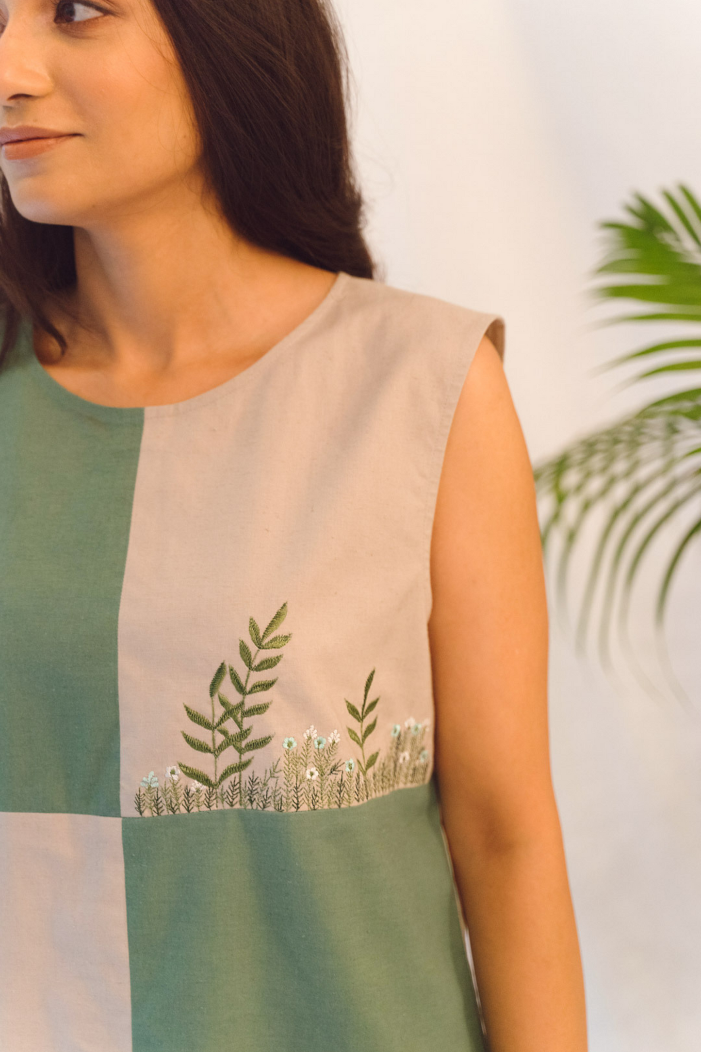 Sui | LIGHT UP THE GREYS embroidered, herbal-dyed casual hemp top from Flow Winter Collection 2019