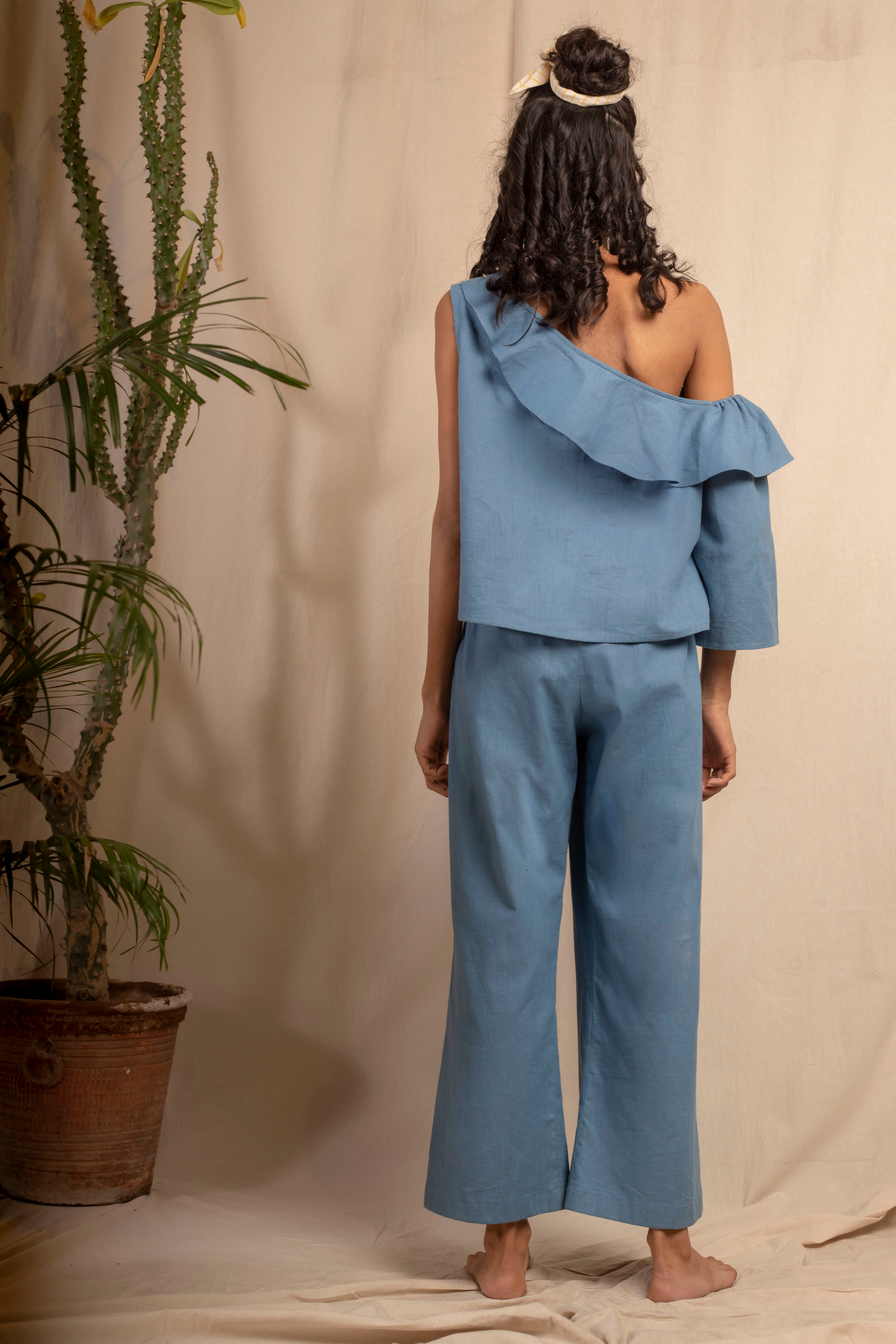 Sui | MARE BLU hand-embroidered, herbal-dyed hemp casual trousers from Granita Summer Collection 2019