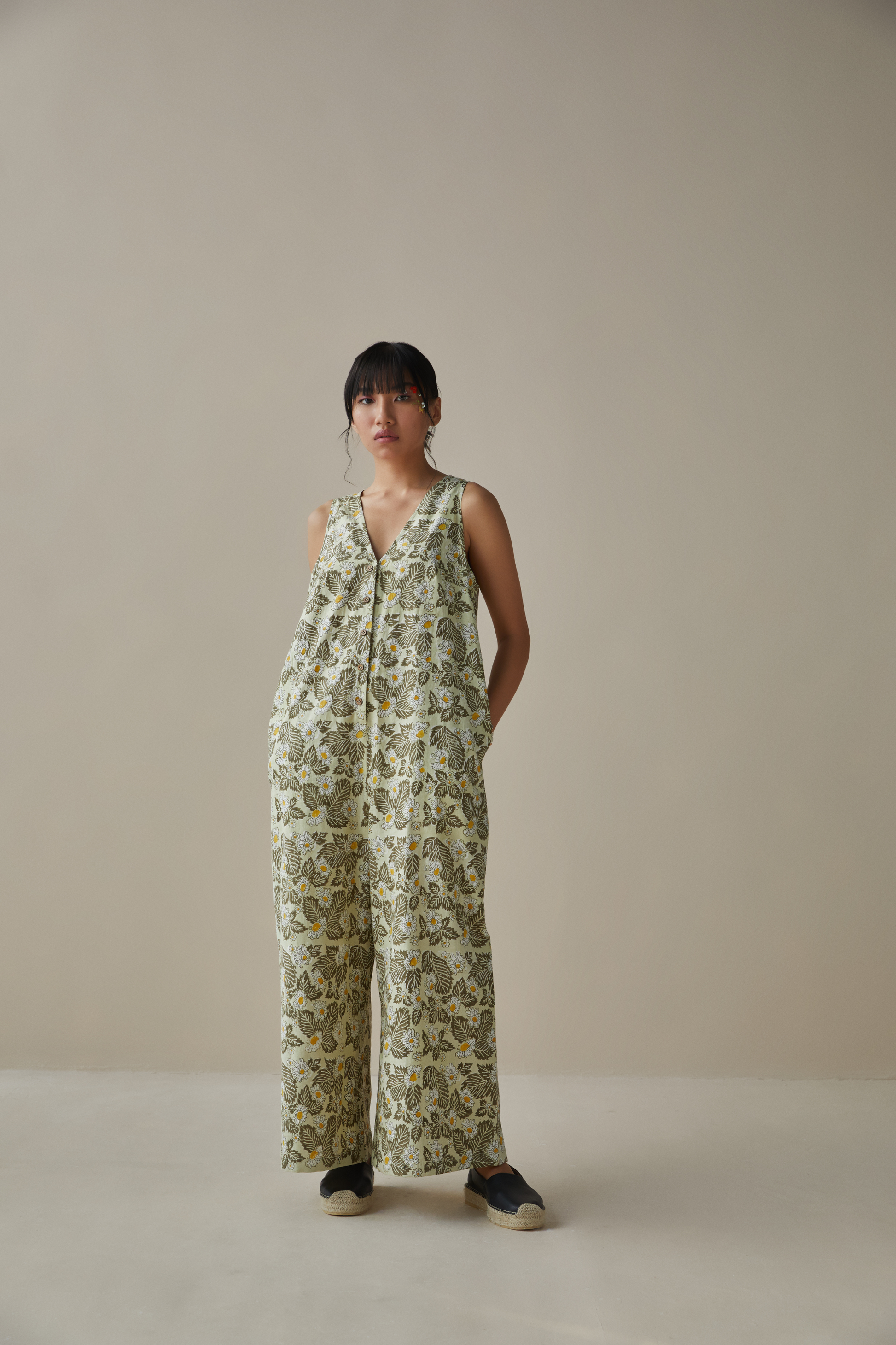 the meadow hemp v neck jumpsuit with pockets