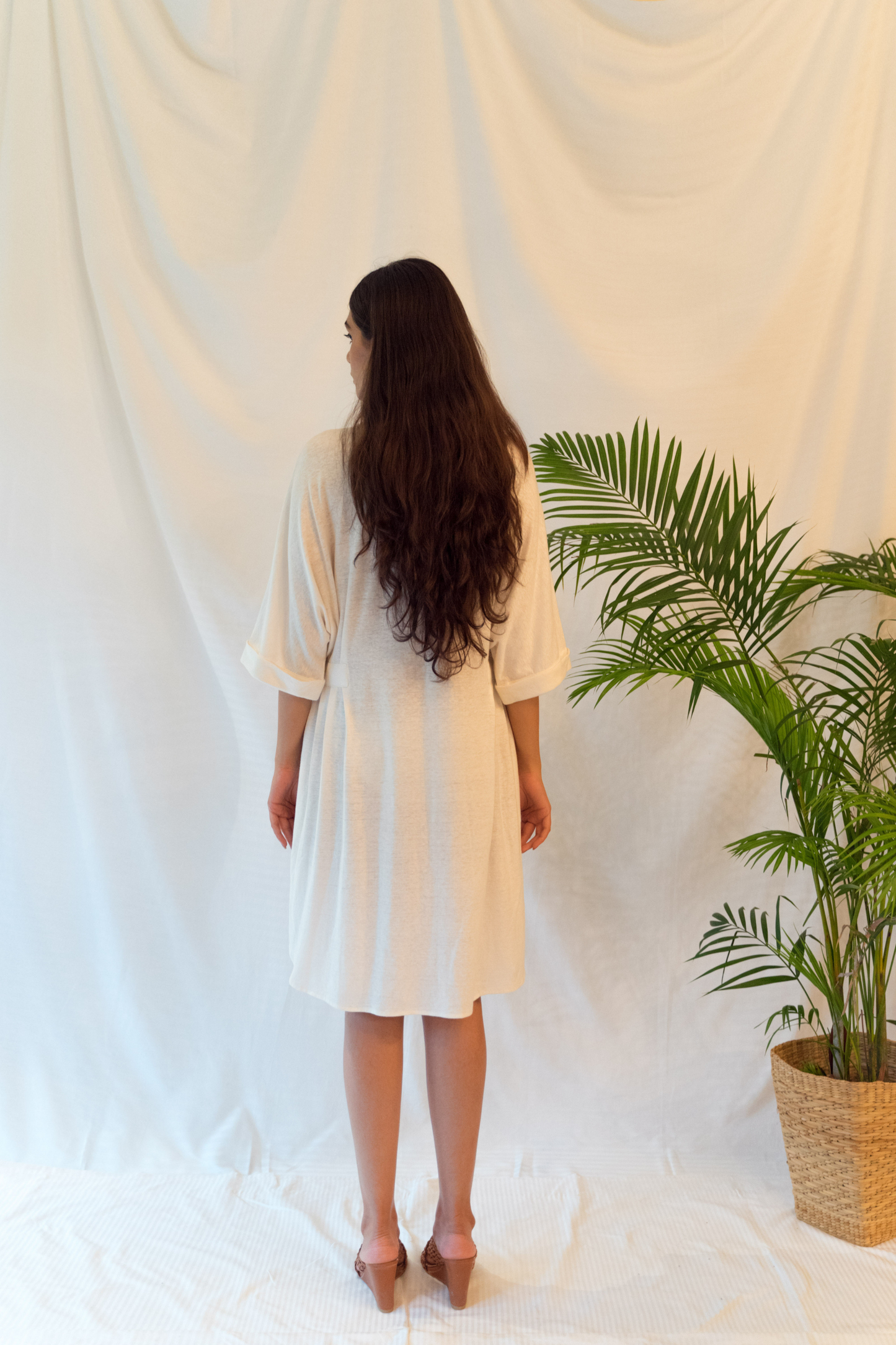 Sui | THE BEACH hand-embroidered casual hemp knit dress from Flow Winter Collection 2019