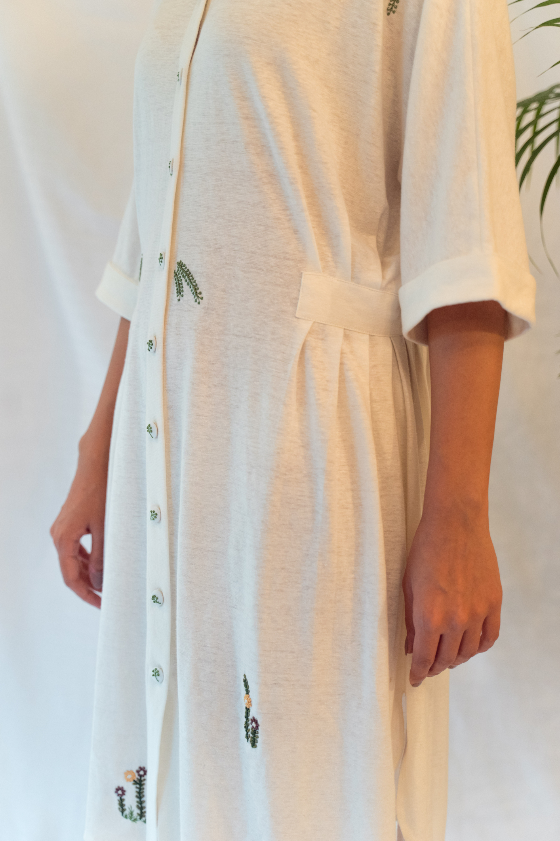 Sui | THE BEACH hand-embroidered casual hemp knit dress from Flow Winter Collection 2019