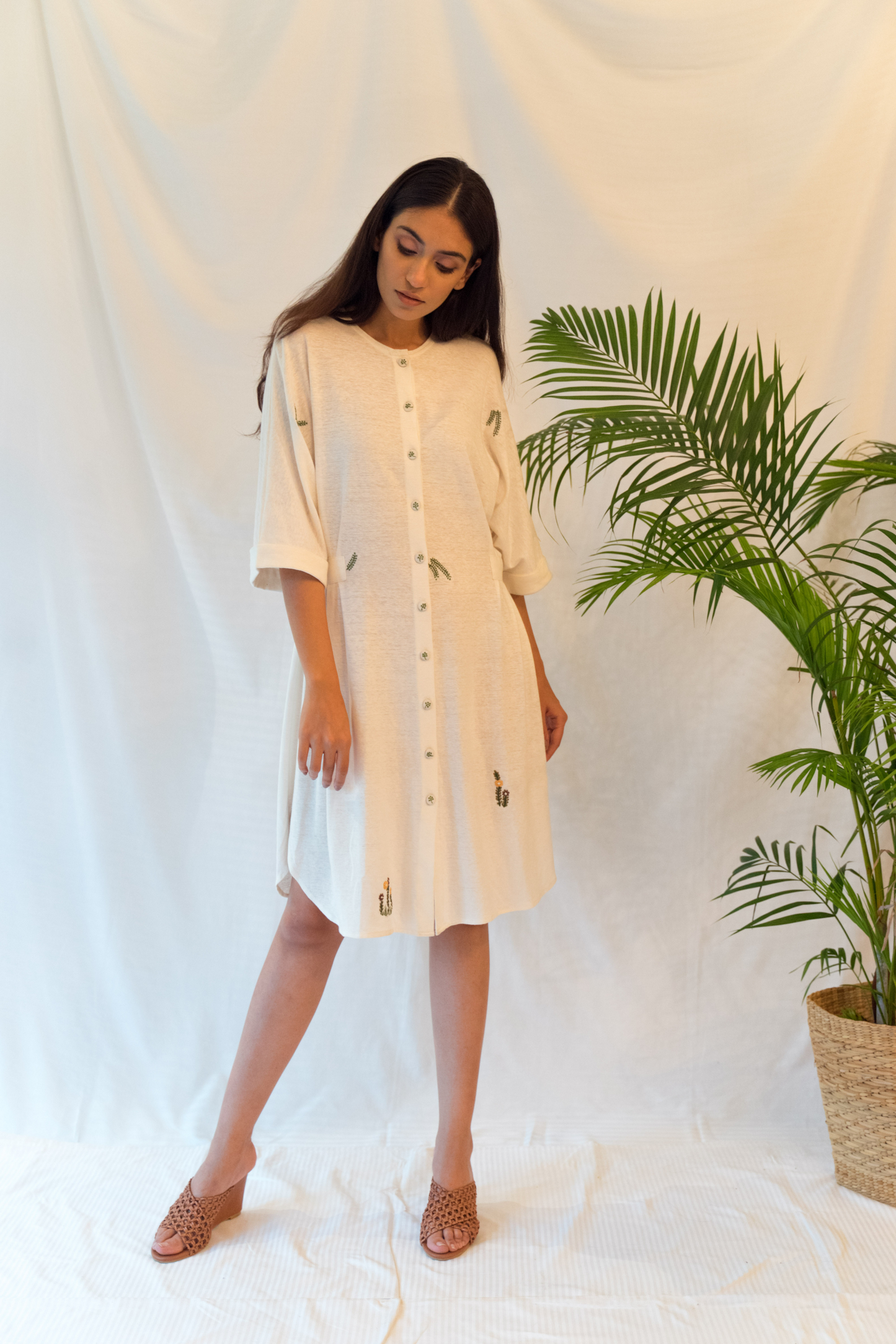 Sui | THE BEACH hand-embroidered casual hemp knit dress from Flow Winter Collection 2019